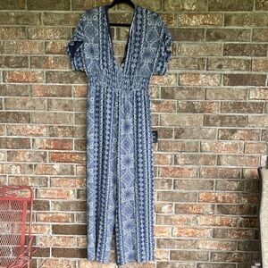 Lulu's Blue Patterned jumpsuit size large. Flaw